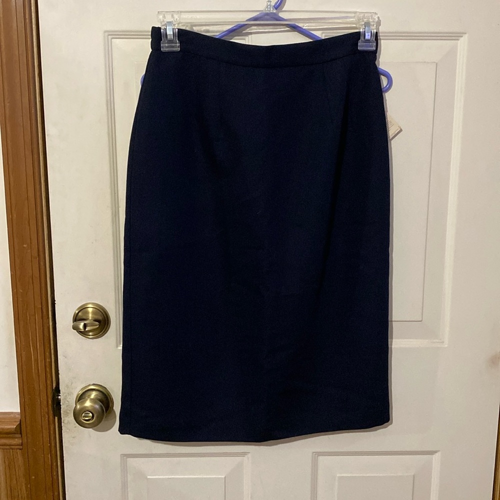 Ladie’s Michele New York Navy Skirt Size 10 NWT